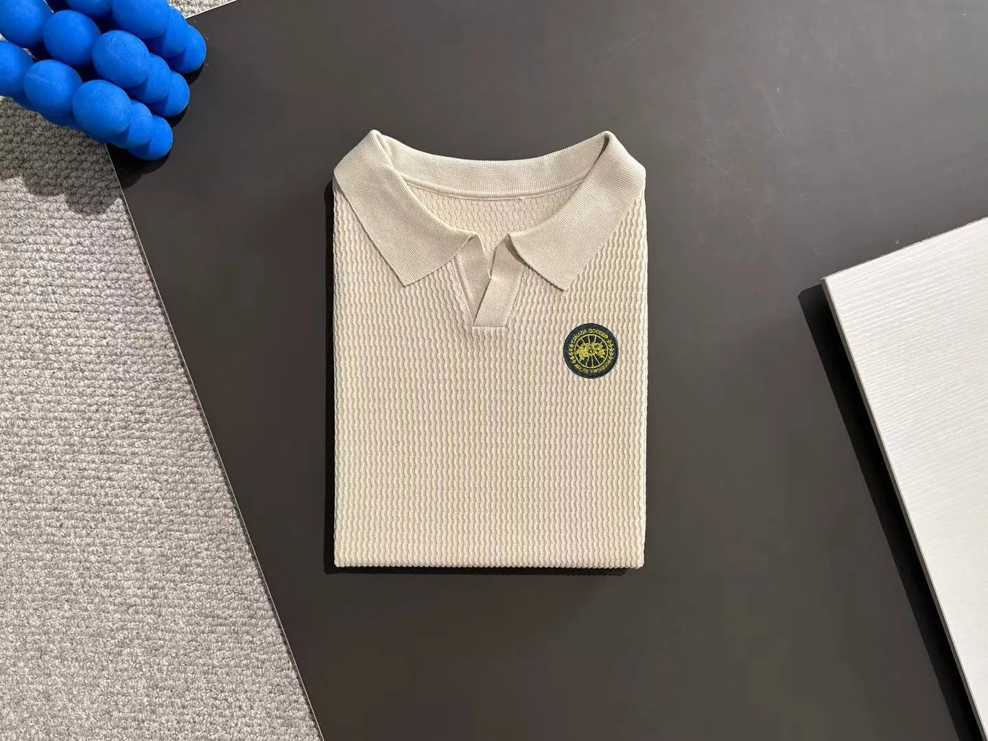 Next day shipment P300 High quality Big Goose 2025 new summer men's lapel short-sleeved knitted fabric Made of combed cotton yarn knitted cotton fabric, pure cotton high-weight special yarn, it feels full of weight when weighed, and the upper body is more textured than ordinary knitted fabrics. This texture can cope with the weather. Perfectly produced stitch by stitch according to the original version! Show nobility. Sizes: M to 3XL